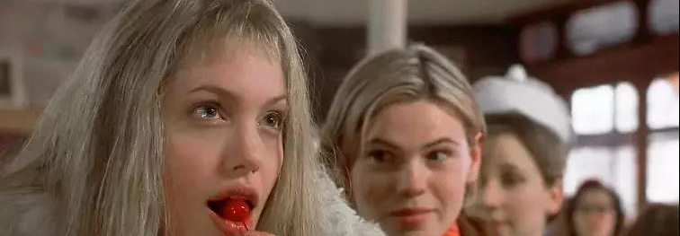 两大女神飙演技，上演女人版《飞越疯人院》