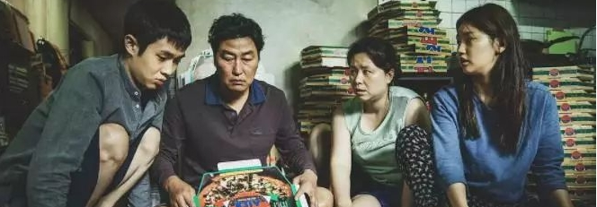 黑色喜剧《寄生虫》，海报富人穿鞋穷人光脚，被赞奉俊昊最好作品